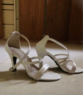 (Kategori: ) berada di . Dikirim oleh classymoda (ID iklan 1303096610, Gambar 1). Deskripsi: .