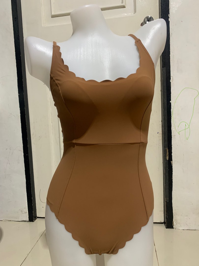 H&m scalloped swimsuit top