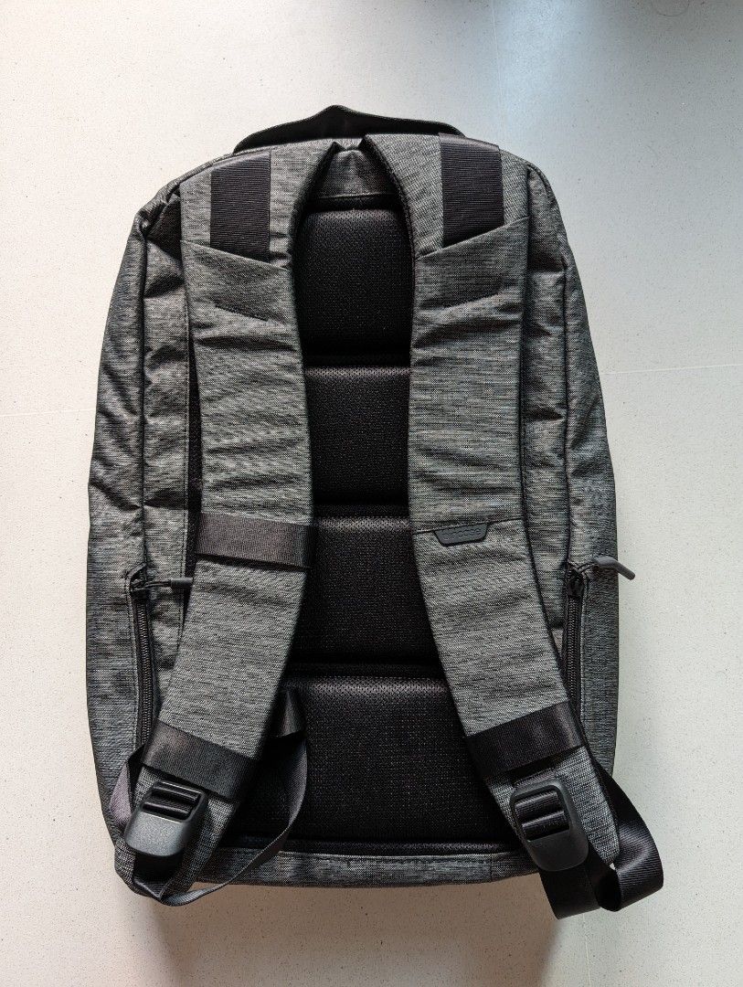 Incase 17 inch backpack clearance