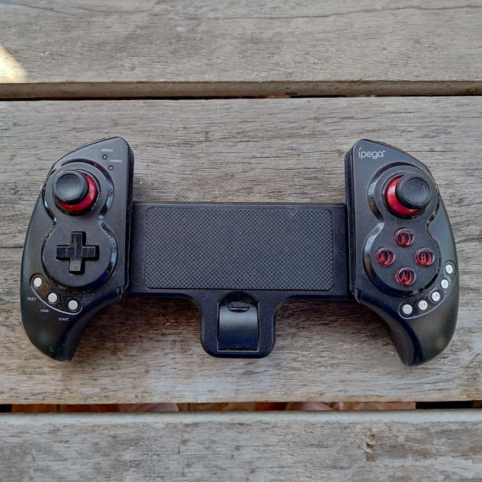 IPEGA 9023 Bluetooth Mobile Controller Gamepad (Category: Controllers) located in Manila. Submitted by dregzerp (Listing ID 1303211488, Image 3). Description: Bought this during the pandemic but I now own an Anbernic so I don't have a use for this. Works perfectly on Android. Perfect for Gameboy and PSP emulators. Bluetooth connects instantly, no defects with the connection. Battery charge still good. RFS: Decluttering No meetups. Ship only via J