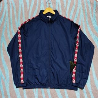 (Kategori: ) berada di . Dikirim oleh wnthriftstore (ID iklan 1303223607, Gambar 1). Deskripsi: .