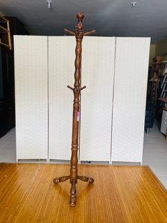 JAPAN SURPLUS FURNITURE SOLID WOOD COAT RACK FG019  SIZE 18.5L x 68.5H in inches   (AS-IS ITEM) IN GOOD CONDITION