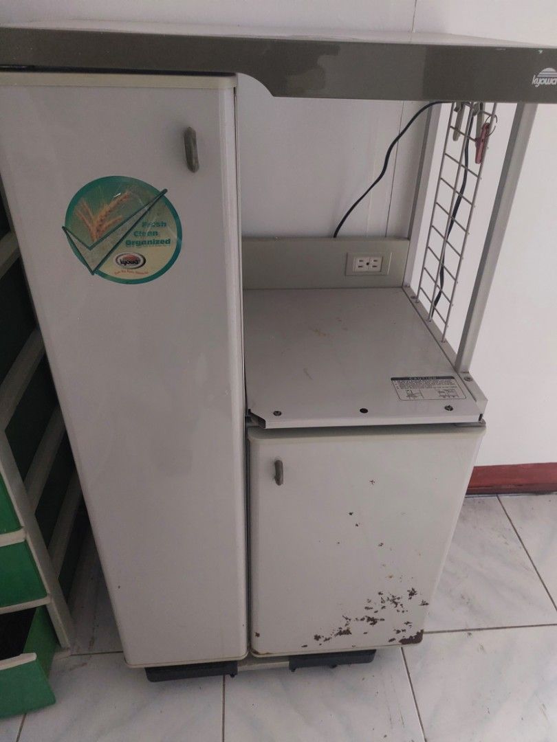 Kyowa rice dispenser and storage. Great for rice storage up to 50 kgs