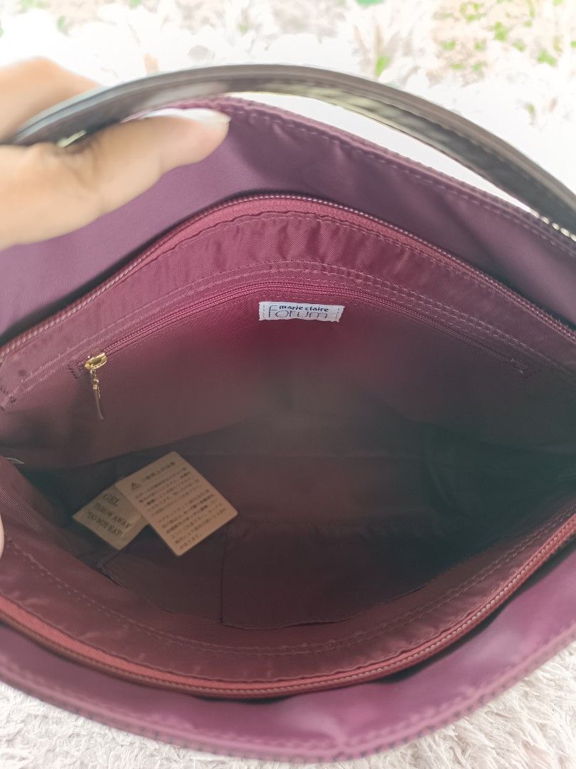 Marie Claire Forum Shoulder Bag (Category: Shoulder Bags) located in Cebu City. Submitted by moalbl.selections (Listing ID 1303131175, Image 3). Description: Medium size Maraming malalagay Magaan.