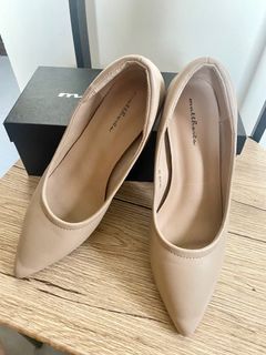 MATTHEWS CALVIN TAUPE DOLL SHOES SIZE 39