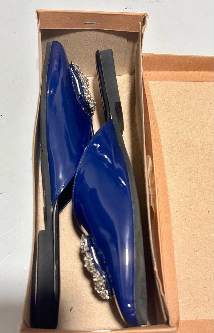 Mules (Category: Flats & Sandals) located in Quezon City. Submitted by leilopez (Listing ID 1303113864, Image 3). Description: Good as new No issues Size7; 24cm Tsora QC area .