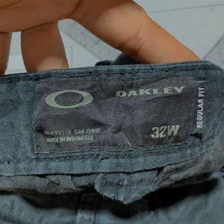 Oakley short