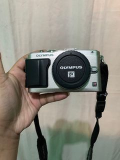 Olympus Pen Lite E-Pl5 with ISSUE