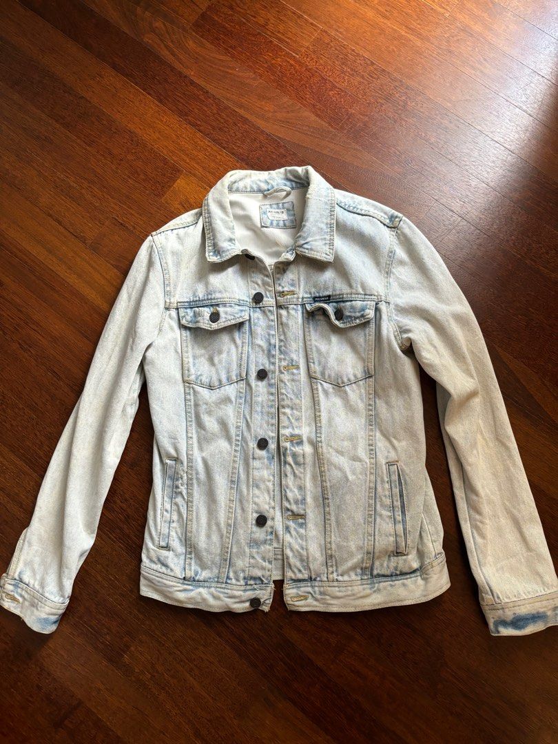 Pull&Bear Denim Jacket (Category: Coats, Jackets and Outerwear) located in Kuala Lumpur. Submitted by carlinelou (Listing ID 1303127946, Image 1). Description: Size M Unisex Condition : 8.5/10 COD Segambut / Postage accepted.