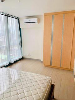 RUSH SALE - 1BR w/ PARKING IN ONE UPTOWN RESIDENCES BGC
