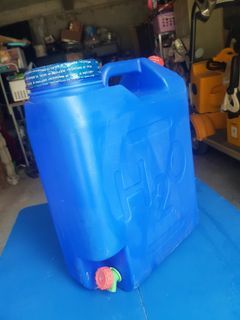 Square gallon water container