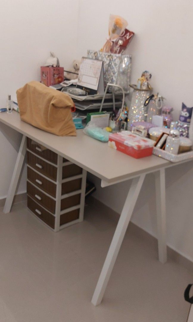 Study Table (Category: Tables & Sets) located in Singapore. Submitted by odddolphin_51ec7f (Listing ID 1303216655, Image 2). Description: .