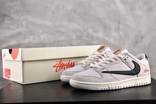 Stussy x Nike SB Dunk Low, Men's Fashion, Footwear, Sneakers on Carousell