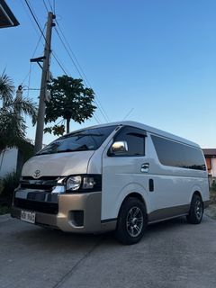 Toyota Hiace 3.0 Standard Roof Bus (A)
