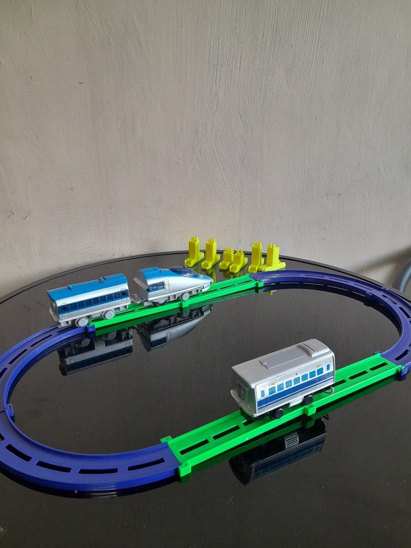 Train Set (Category: Kids Toys) located in Pasig City. Submitted by three.babybears (Listing ID 1303199802, Image 3). Description: train is battery operated but not working anymore when we tested (thus, selling low) added an extra wagon for free.