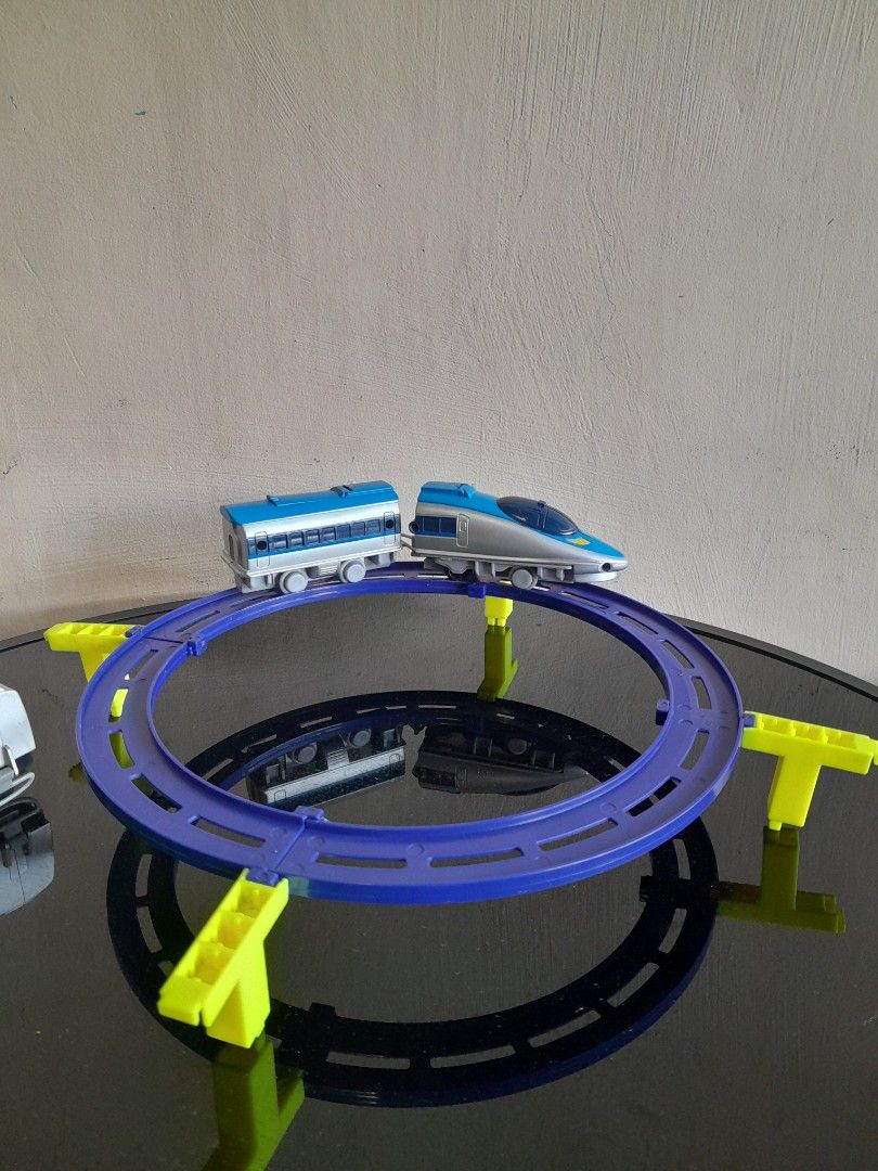 Train Set (Category: Kids Toys) located in Pasig City. Submitted by three.babybears (Listing ID 1303199802, Image 2). Description: train is battery operated but not working anymore when we tested (thus, selling low) added an extra wagon for free.