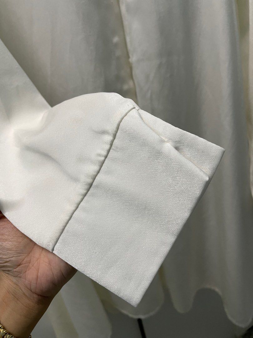 Tunic (Category: Blouses) located in Nilai. Submitted by qissy__ (Listing ID 1303206128, Image 3). Description: Material satin Tebal Untuk tinggi 156cm mcm saya, baju ni adalah paras lutut.