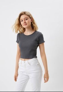 Uniqlo ribbed cropped top