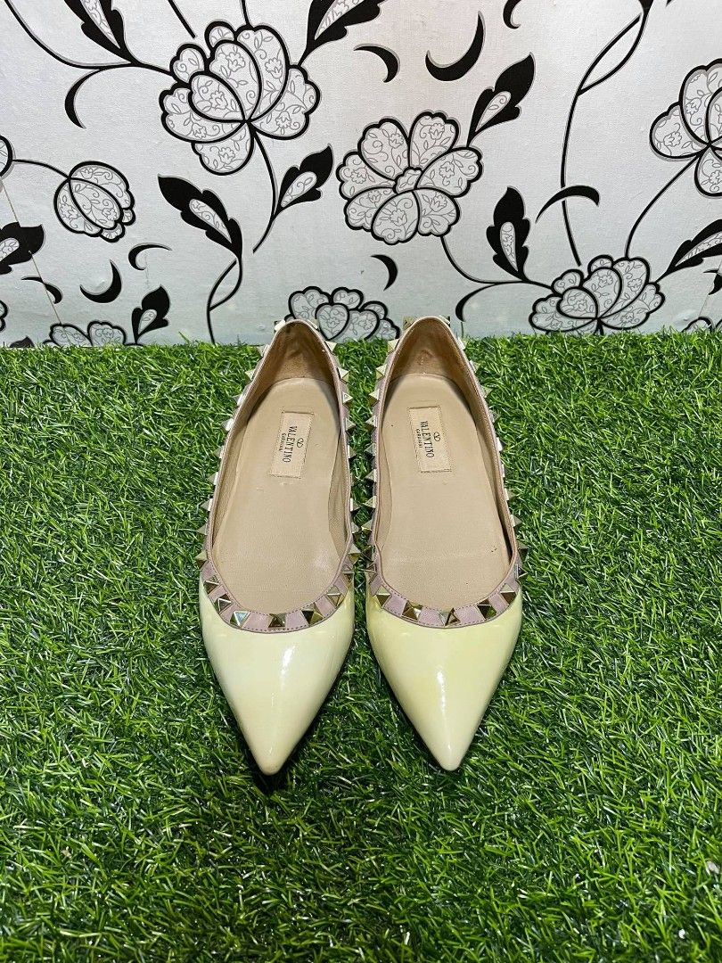 Valentino Flats (Category: Flats & Sandals) located in Quezon City. Submitted by akinayan17 (Listing ID 1303153138, Image 1). Description: Selling my pre loved Valentino flats ,size 36 as it no longer fits me. very well used and stored properly . ***shoes only.