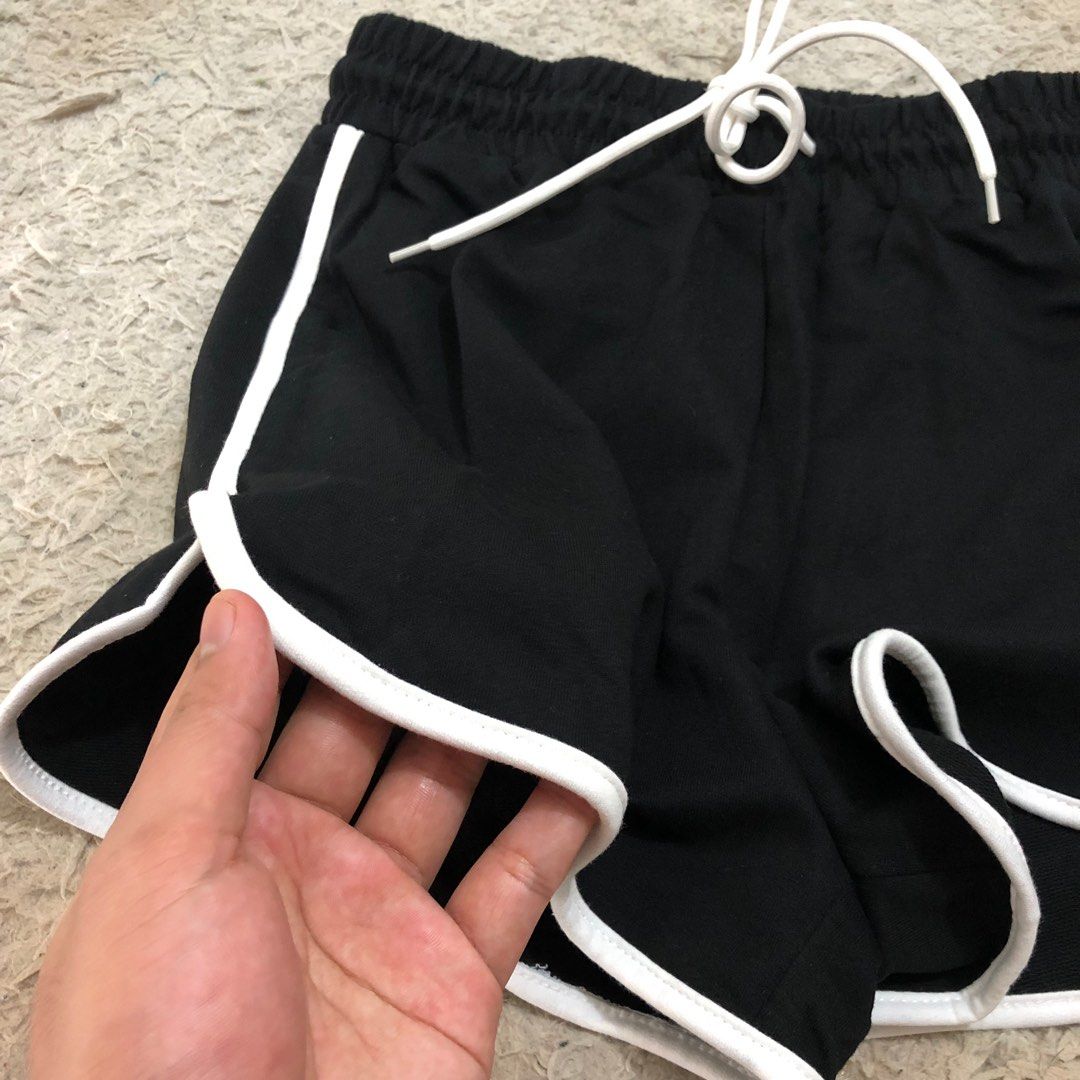 Women’s Shorts (Category: Shorts) located in Manila. Submitted by etcetero (Listing ID 1303146974, Image 2). Description: - With slight stain (see 3rd photo).