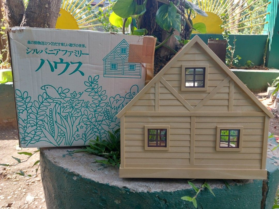 1985 Sylvanian Families Vintage Country Cottage (Category: Figurines & Statues) located in Angono. Submitted by lpsflover (Listing ID 1303313293, Image 1). Description: In good condition. With box. Roof is in good condition, no peeled parts. House may have minimal signs of shelf wear. With box. Not in production or circulation anymore. Hard to find and complete. Manage your expectations on used, vintage items. Not played with, just displayed. Pay