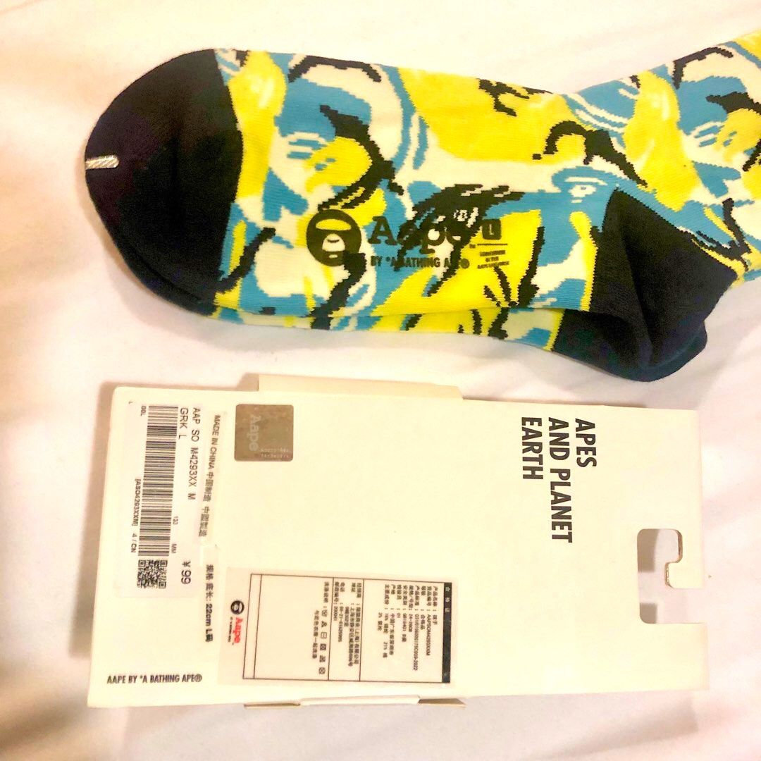 *HOT BUY* Aape BY *A BATHING APE® Moon Face Embroidered Camo Crew Socks AAPSOM4293XXMGRK (Category: Socks) located in Singapore. Submitted by nofrillsfactoryoutlet (Listing ID 1303191093, Image 7). Description: Usual : $20 OFFER : $16 100% Authentic and Brand New with Tags and packaging. Direct from Aape BY *A BATHING APE® outlet in Beijing. ⭐️Brand : Aape BY *A BATHING APE® ⭐️Design : Moon Face Embroidered Camo Crew Socks ⭐️Colour : Peacock Gree
