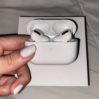 Airpods Pro Charging Case with Defective Pods