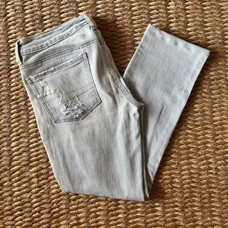 American Eagle Outfitters Light Washed Denim Jeans w/ Holes