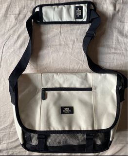 Authentic Giles & Brooks  Messenger bag/ Laptop bag/ Document bag