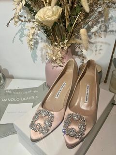 Authentic Manolo Blahnik Hangisi 50 Pumps in Champagne Satin with White Crystals EU 36.5 - Almost New