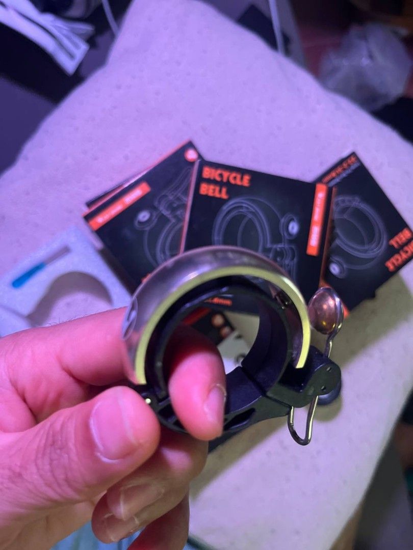 Bicycle Ring bell （分類：單車）位於 Hong Kong。 由 coachafy 提交（商品編號 1303319621，圖片 1）。簡介： fits 22.2 - 31.8 mm available color black and gold。