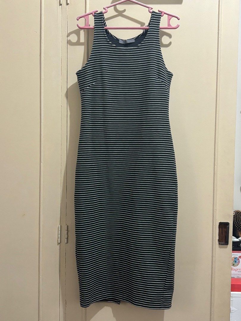black stripes bodycon dress (Category: Dresses) located in Quezon City. Submitted by 003ryu (Listing ID 1303273356, Image 1). Description: – 300 – from maldita, used only once – size s – rfs: don’t like, would keep but not my style loc: QC (near welcome rotonda) mop: gcash/BPI mod: grab/lalamove/borzo (c/o buyer).