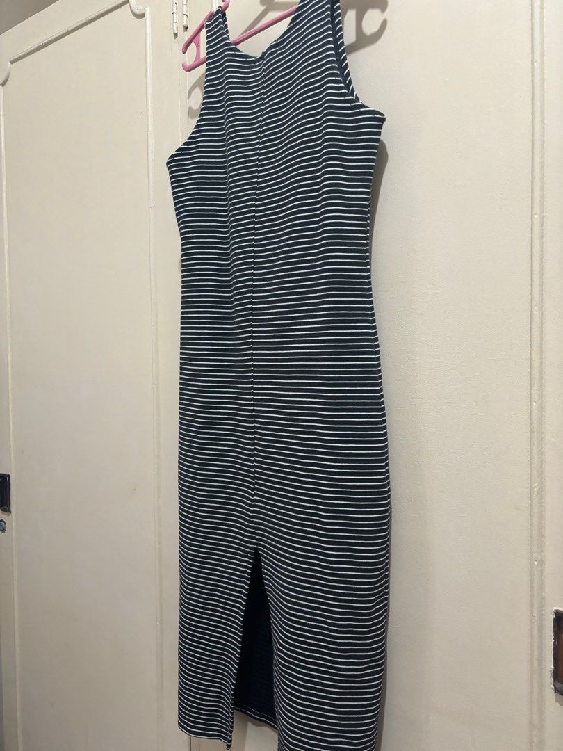 black stripes bodycon dress (Category: Dresses) located in Quezon City. Submitted by 003ryu (Listing ID 1303273356, Image 3). Description: – 300 – from maldita, used only once – size s – rfs: don’t like, would keep but not my style loc: QC (near welcome rotonda) mop: gcash/BPI mod: grab/lalamove/borzo (c/o buyer).
