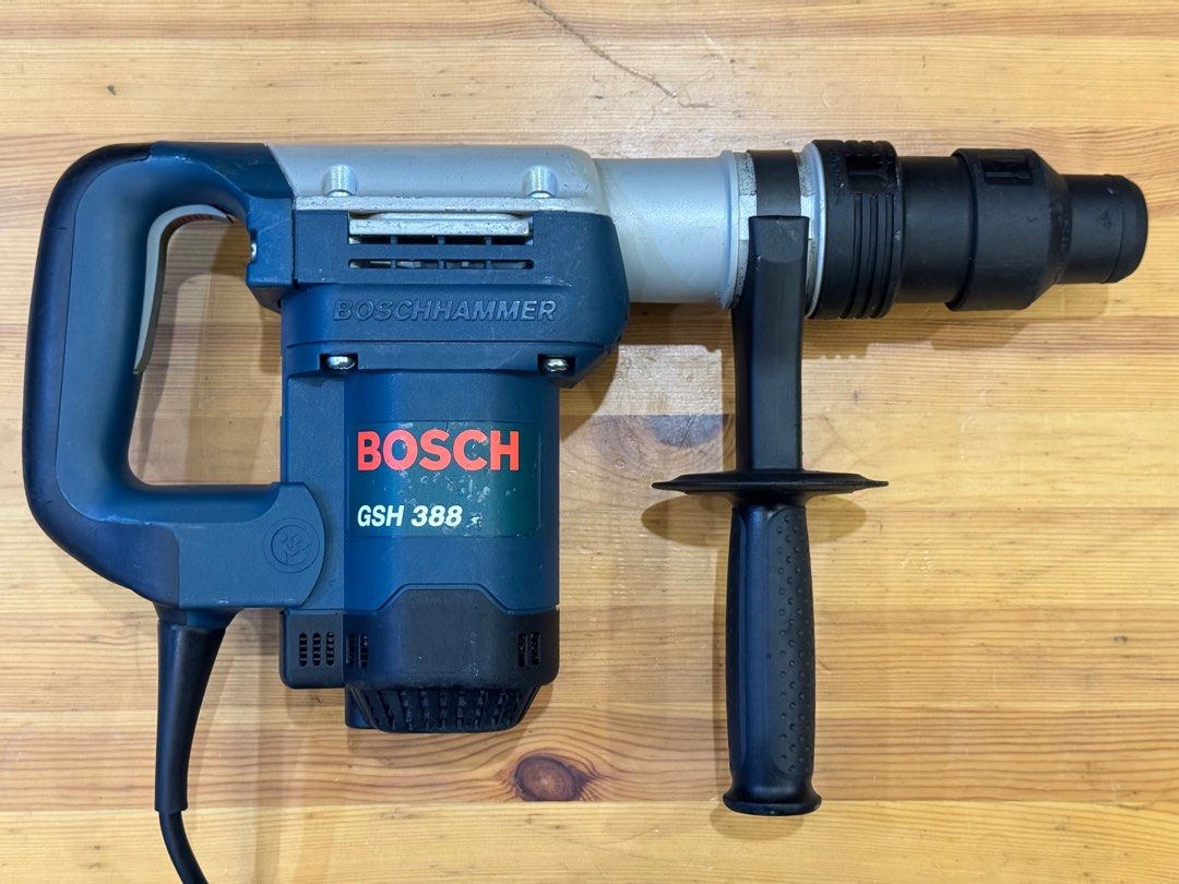 Bosch GHS 388 Demolition Hammer (Category: Construction Tools & Equipment) located in Talisay. Submitted by kim_rey (Listing ID 1303252456, Image 1). Description: SPECS: ▪️Rated power input 1,050 W ▪️Impact energy 8 / 10 J ▪️Impact rate at rated speed 2800 bpm ▪️Weight without cable 4.9 kg ▪️Length 435 mm ▪️Height 232 mm ▪️Toolholder SDS-max .