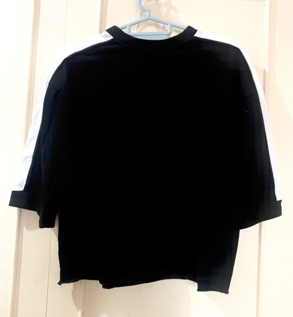 Brand New Bershka Top (Category: Shirts) located in Paranaque City. Submitted by lene_urbn (Listing ID 1303295772, Image 2). Description: Brand new slightly cropped B&W top. .
