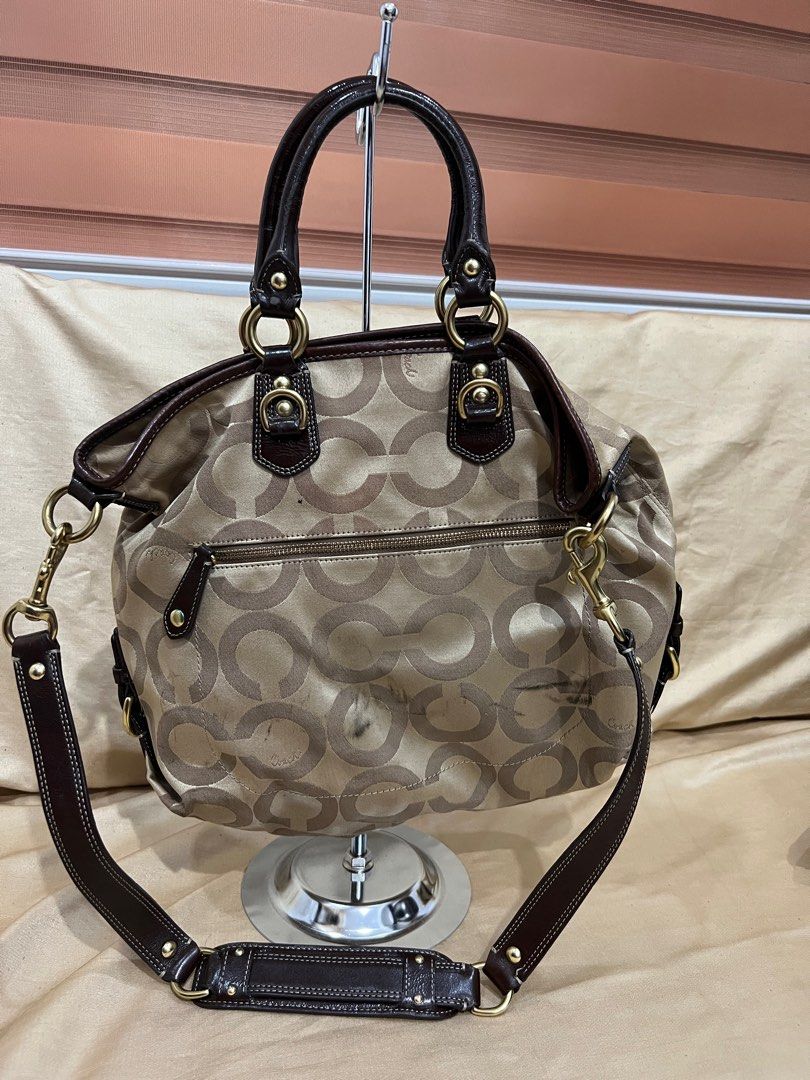 Coach crossbody RUSH SALE‼️ (Category: Luxury Bags & Wallets) located in Rizal. Submitted by thingsofvalue (Listing ID 1303350921, Image 3). Description: Lowest price: P5,000.00 Retail price: P15,000.00 Rush Sale‼️‼️Authentic and original Coach crossbody made with double lined silk cloth and thick leather details, very spacious, used but preloved. Comes with original dustbag My price: P7,000 negotiable for sure buyers Brand new price: P15,000.