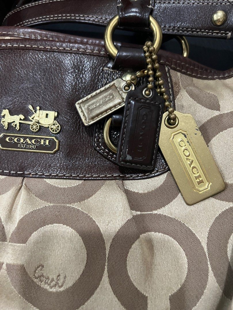 Coach crossbody RUSH SALE‼️ (Category: Luxury Bags & Wallets) located in Rizal. Submitted by thingsofvalue (Listing ID 1303350921, Image 2). Description: Lowest price: P5,000.00 Retail price: P15,000.00 Rush Sale‼️‼️Authentic and original Coach crossbody made with double lined silk cloth and thick leather details, very spacious, used but preloved. Comes with original dustbag My price: P7,000 negotiable for sure buyers Brand new price: P15,000.