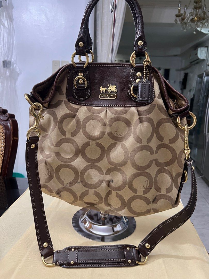 Coach crossbody RUSH SALE‼️ (Category: Luxury Bags & Wallets) located in Rizal. Submitted by thingsofvalue (Listing ID 1303350921, Image 1). Description: Lowest price: P5,000.00 Retail price: P15,000.00 Rush Sale‼️‼️Authentic and original Coach crossbody made with double lined silk cloth and thick leather details, very spacious, used but preloved. Comes with original dustbag My price: P7,000 negotiable for sure buyers Brand new price: P15,000.