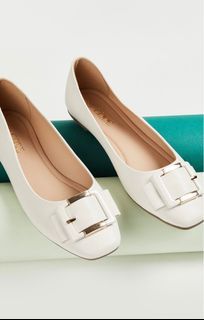 Code women’s white doll shoes with buckle detail