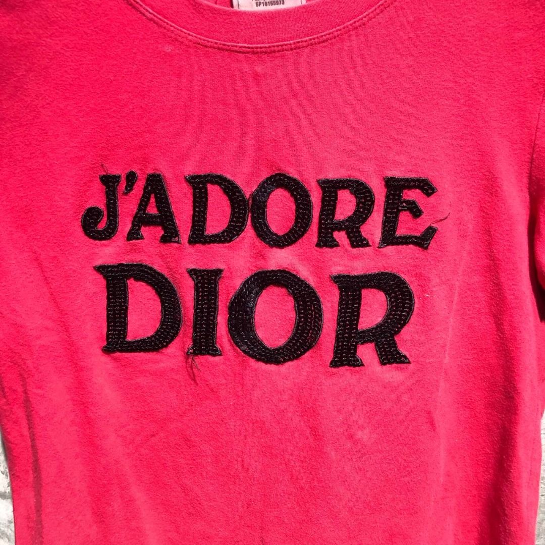 Dior J’Adore tee (Category: Luxury Apparel) located in Quezon City. Submitted by johnpaulperezzz (Listing ID 1303343943, Image 2). Description: NAME: Dior J’Adore tee COLOR: Red SIZE: 44 FIT: XS Dimension: Width: 17 Length: 21 Shoulder: 14 Sleeves: 6 Hem: 17 CONDITION: 9/10 ISSUE: -none PRICE: 8k .
