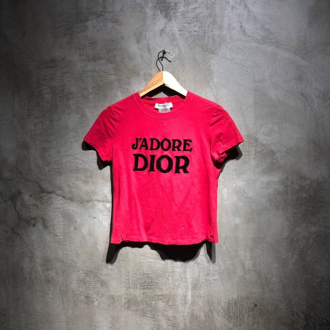 Dior J’Adore tee (Category: Luxury Apparel) located in Quezon City. Submitted by johnpaulperezzz (Listing ID 1303343943, Image 1). Description: NAME: Dior J’Adore tee COLOR: Red SIZE: 44 FIT: XS Dimension: Width: 17 Length: 21 Shoulder: 14 Sleeves: 6 Hem: 17 CONDITION: 9/10 ISSUE: -none PRICE: 8k .