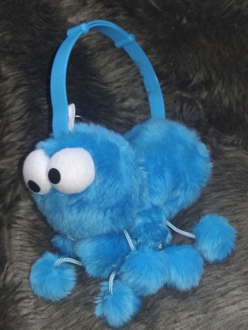 Earmuff Cookie Monster (Category: Headphones & Headsets) located in Paranaque City. Submitted by furugiyafinds (Listing ID 1303406391, Image 1). Description: 🏷️From Japan warehouse auction 🏷️Please see photos for reference 🏷️Please manage your expectation.