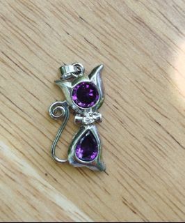 Fashion Cat Pendant with Purple Crystal