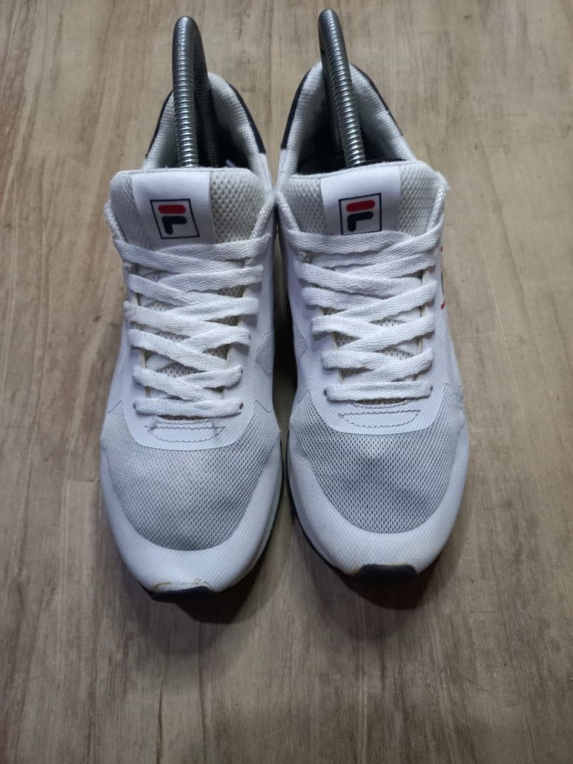 Fila casual italian heritage white, Fesyen Pria, Sepatu Sneakers