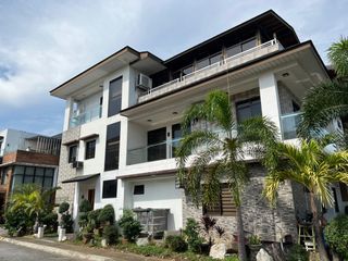 FOR SALE HOUSE AND LOT IN QUEZON CITY