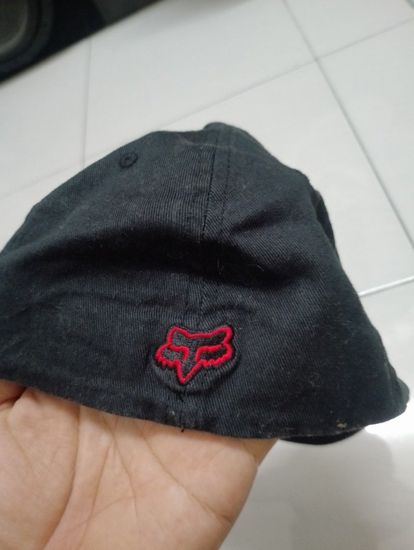 Fullcap fox (Category: Cap & Hats) located in Kuala Lumpur. Submitted by matdwan89 (Listing ID 1303276982, Image 2). Description: fullcap fox saiz 55 lbih kurang..cndition 8/10.