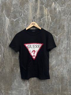 Guess Tee • Black Size: MEDIUM (WOMEN) Dimes: W:17.5 x L:24 Condition:  Excellent - As new Color Rate: 9.5/10 Issue: ❌ 📥📥📥
