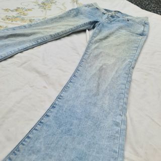 high-waisted flared lightwashed jeans