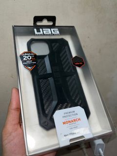 Iphone 13  uag pro monach carbon fiber