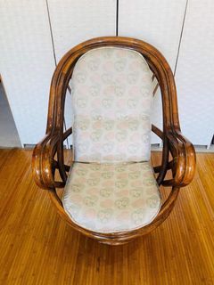 JAPAN SURPLUS FURNITURE SWIVEL EGG CHAIRS FG006  SIZE 23-29.5L x 20-25W x 17H in inches 32"SANDALAN HEIGHT 18"ARM REST   (AS-IS ITEM) IN GOOD CONDITION